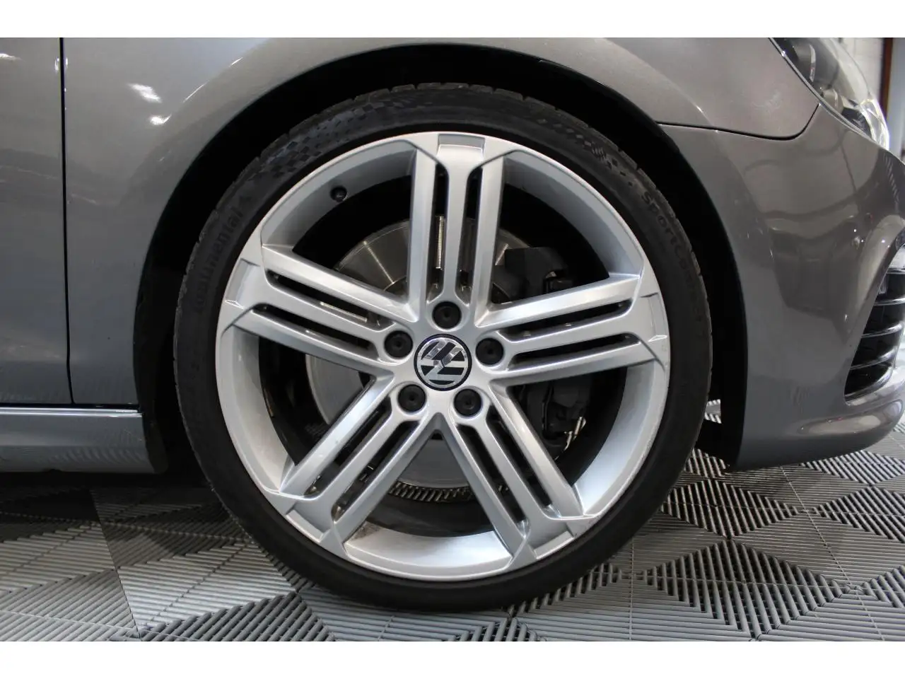 Volkswagen Golf R — photo 5