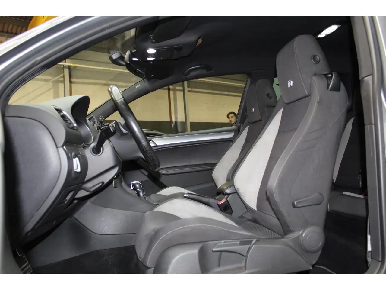 Volkswagen Golf R — photo 27