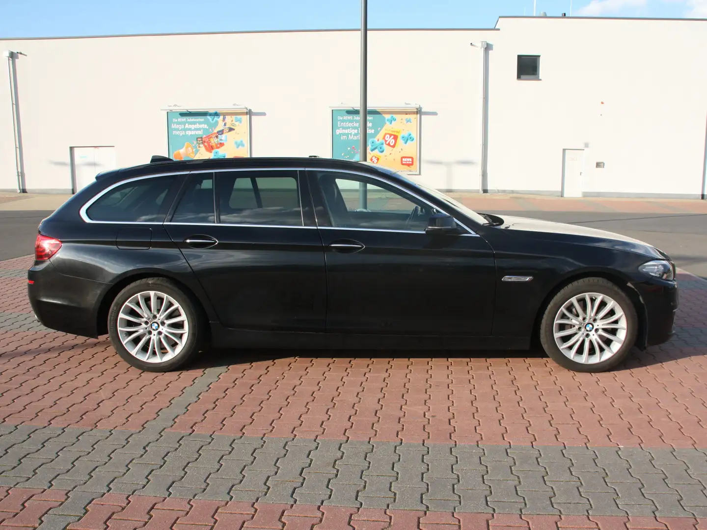 BMW 535 535d Touring Aut. Luxury Line Schwarz - 2