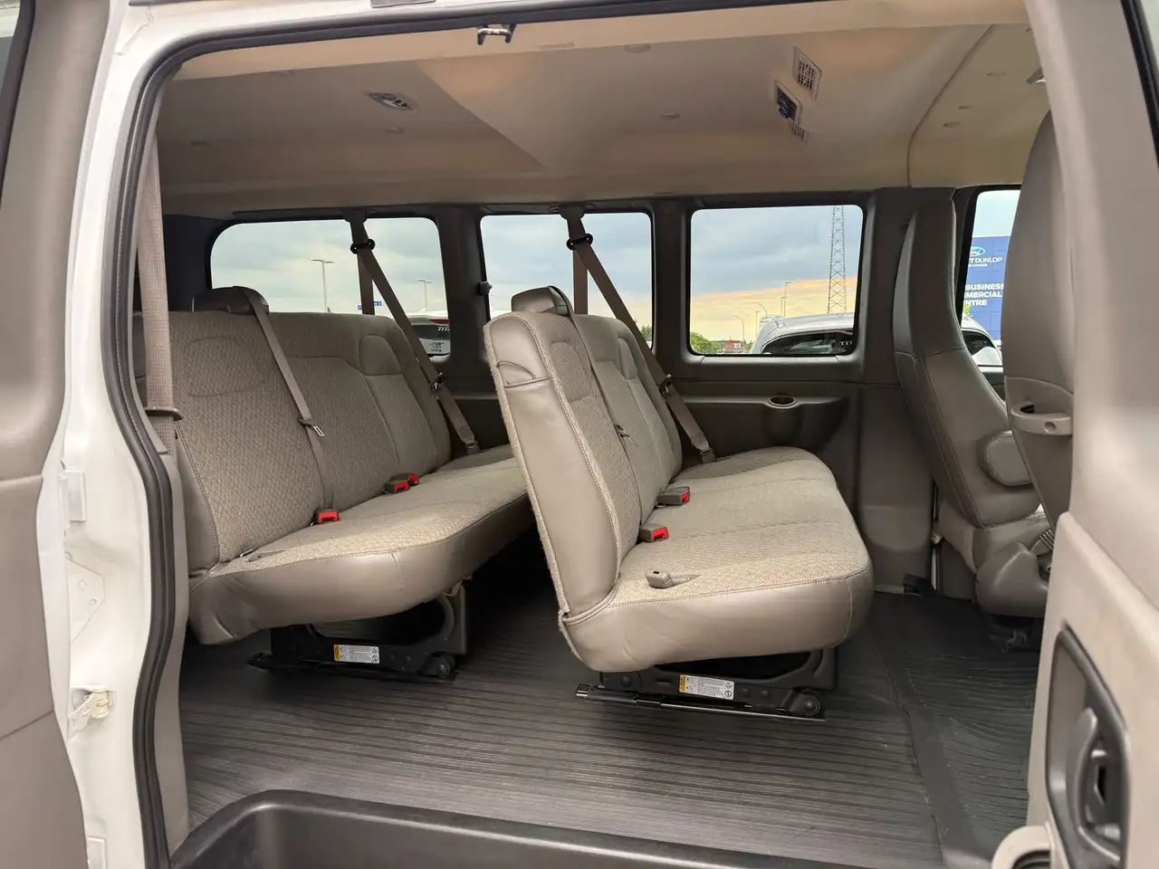 Chevrolet Express Passenger снимка Chevrolet Express Passenger