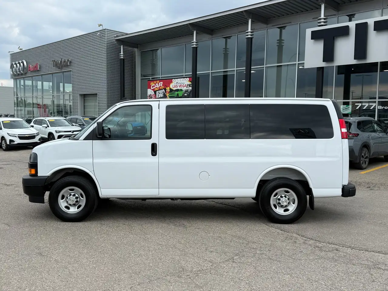 Chevrolet Express Passenger снимка Chevrolet Express Passenger