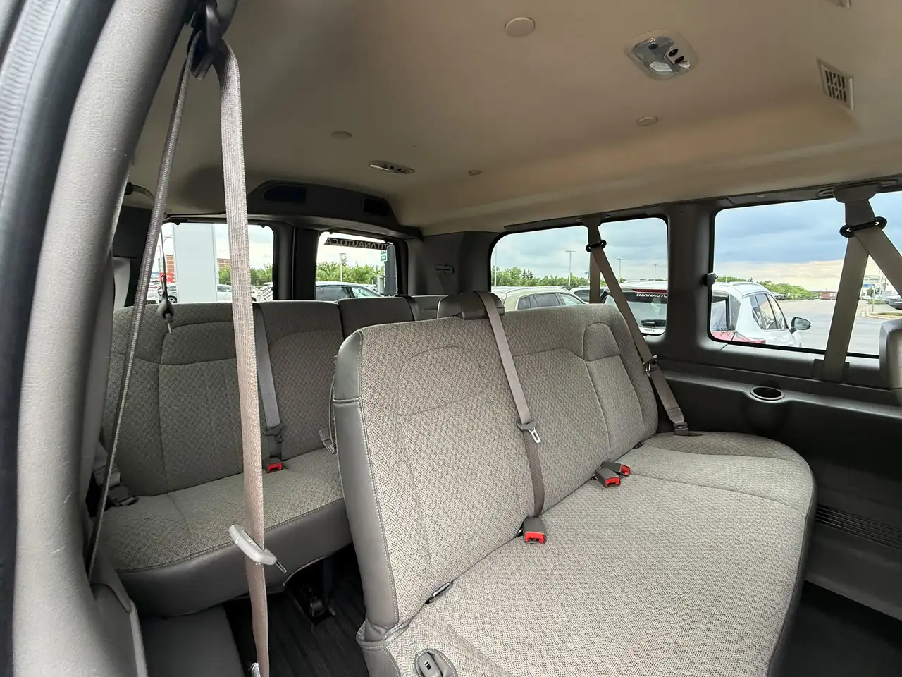 Chevrolet Express Passenger снимка Chevrolet Express Passenger