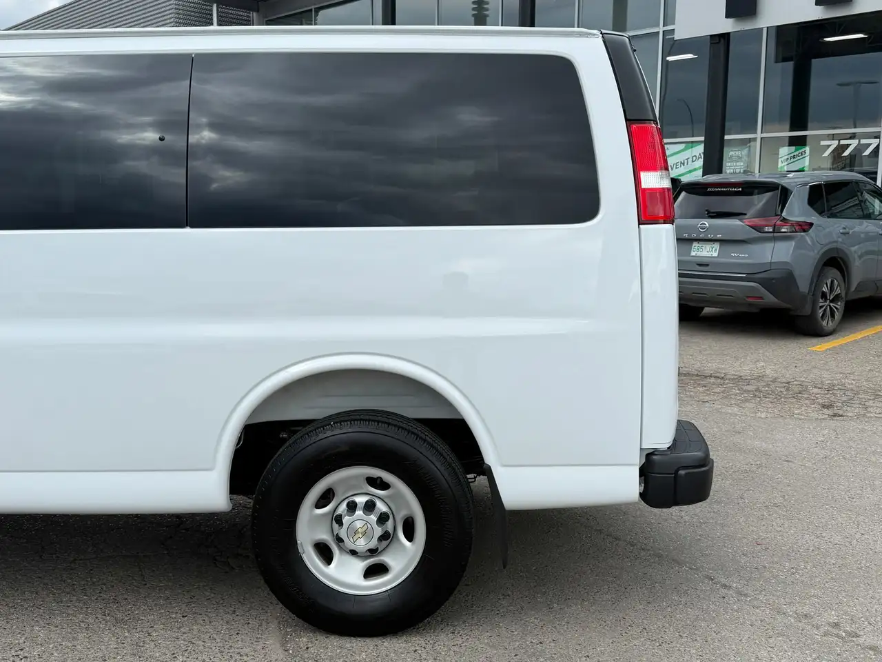 Chevrolet Express Passenger снимка Chevrolet Express Passenger