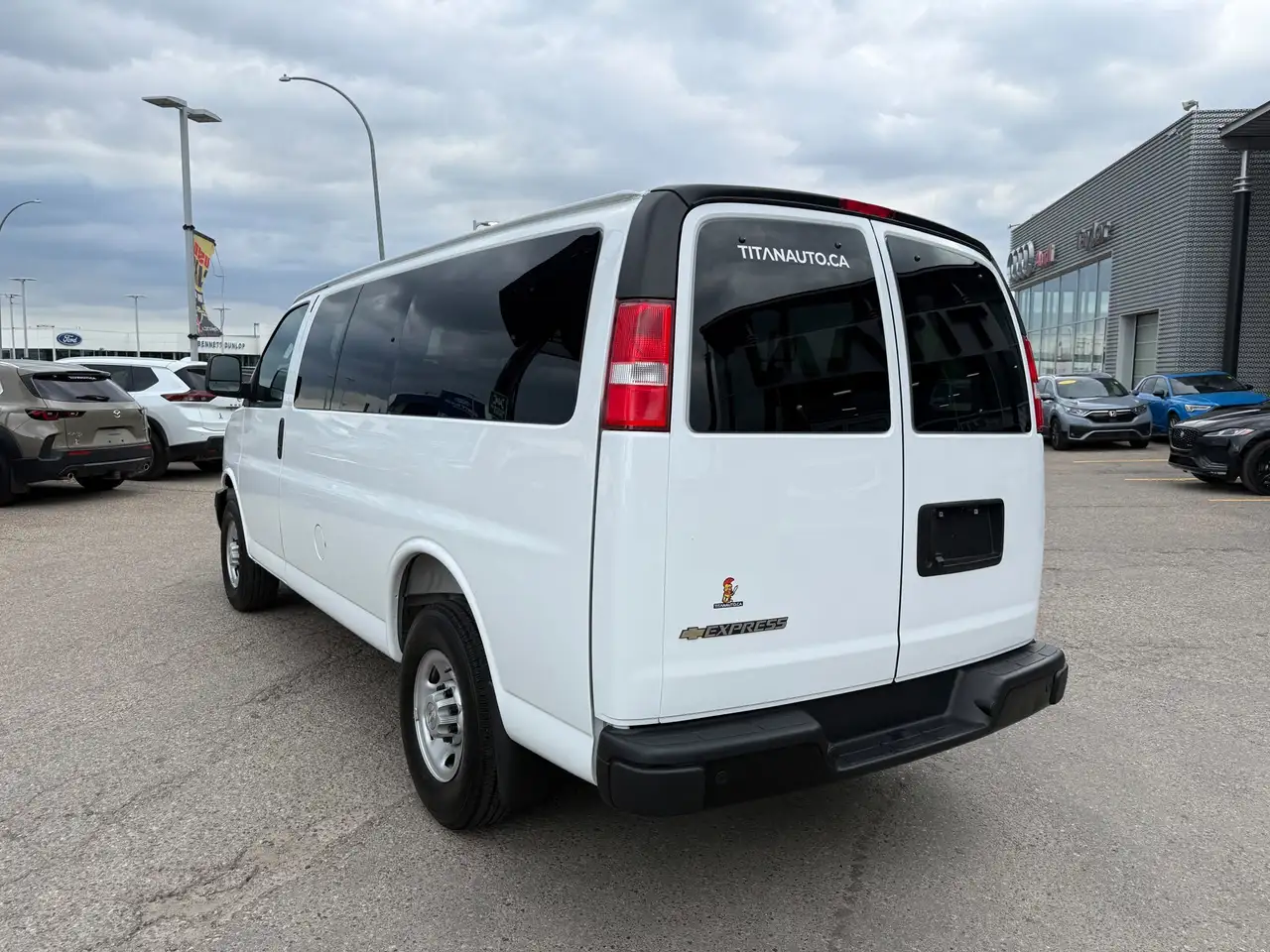 Chevrolet Express Passenger снимка Chevrolet Express Passenger