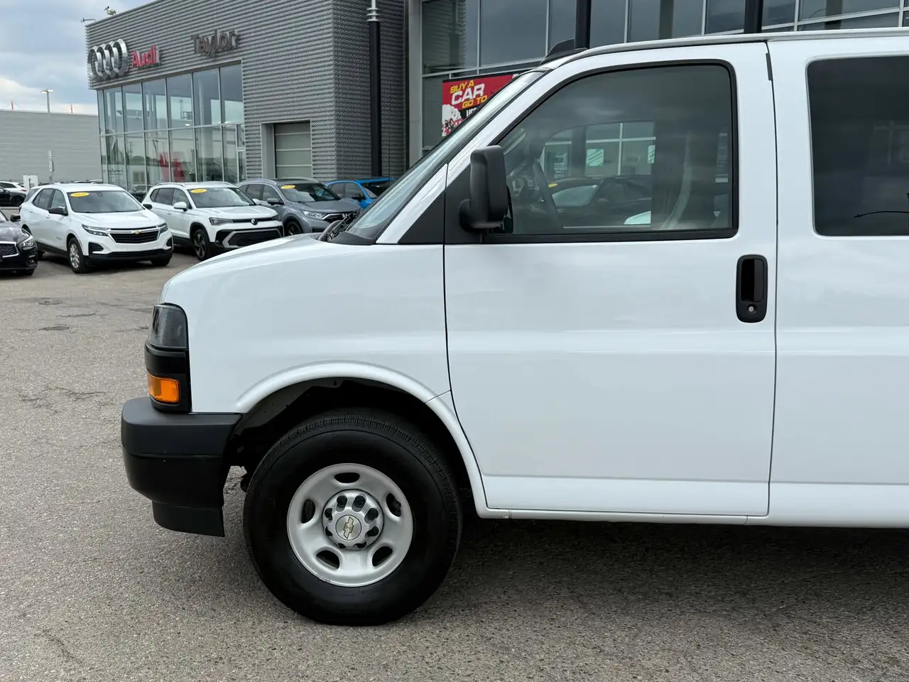 Chevrolet Express Passenger снимка Chevrolet Express Passenger