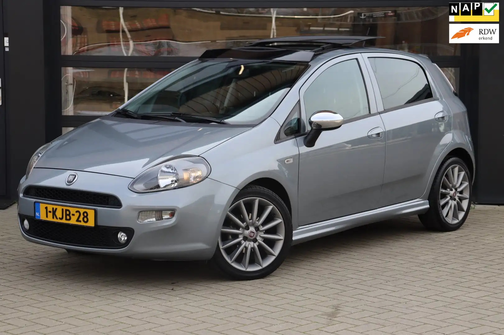 Fiat Punto Evo 0.9 TwinAir Sport | NAP | Panorama Dak | Cruise | Grau - 1