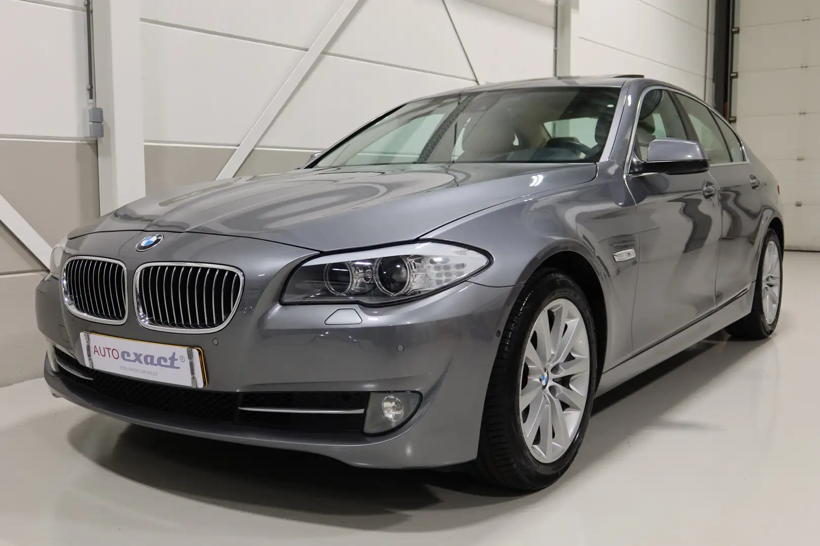 BMW 535 5-serie 535xi High Executive Grau - 1