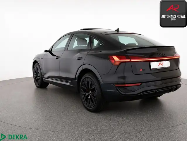 Audi Q8 E-Tron view 3