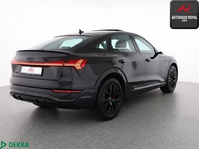 Audi Q8 E-Tron view 5
