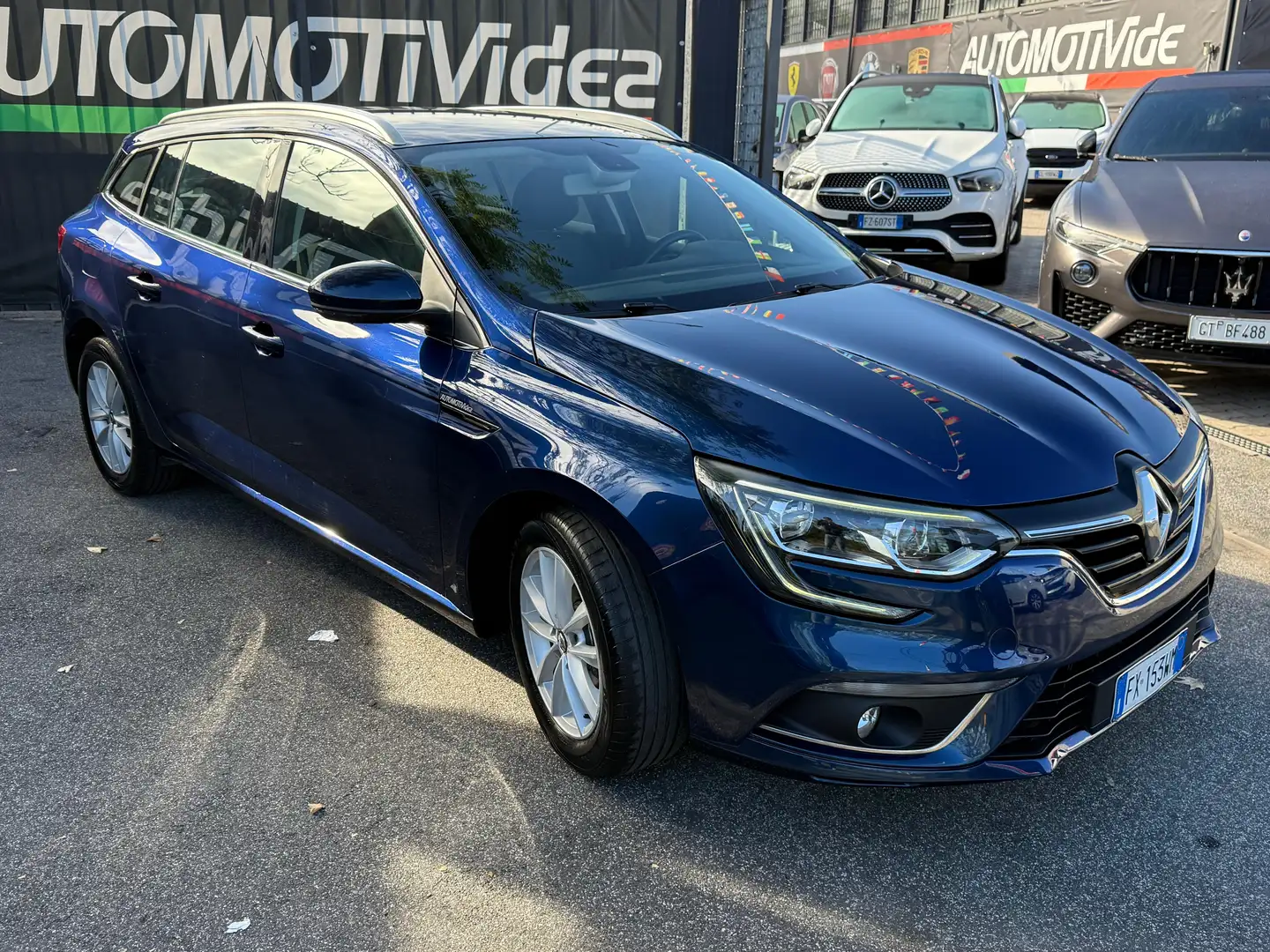 Renault Megane Sporter Sporter 1.5 blue dci Intens 115cv UNIPRO' Blauw - 2
