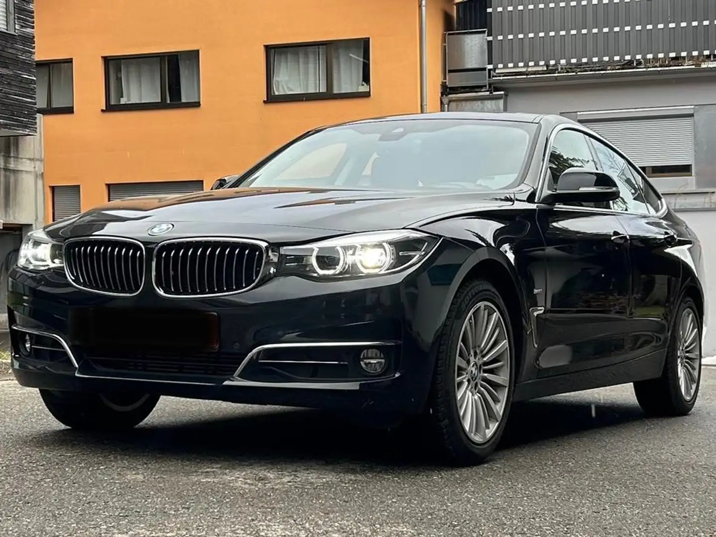 BMW 320 320d xDrive Gran Turismo Luxury Line Schwarz - 1