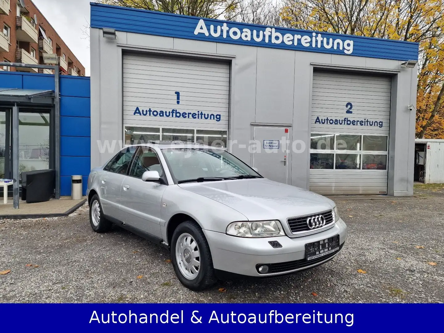 Audi A4 Limousine 1.8 5V Automatik *2.HAND*TÜV:NEU* Grau - 1