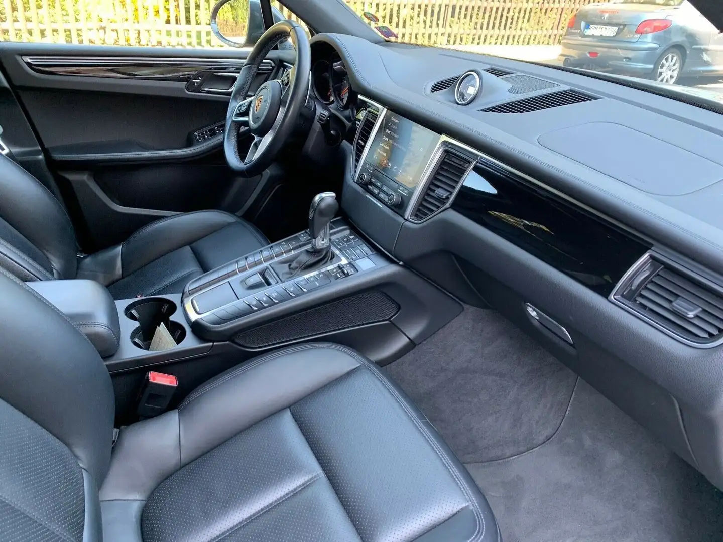 Porsche Macan - 1