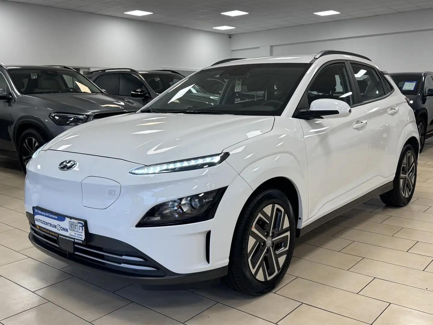 Hyundai KONA Select Elektro 2WD*ACC*R-Cam*CarPlay*SHZ* Blanc - 1