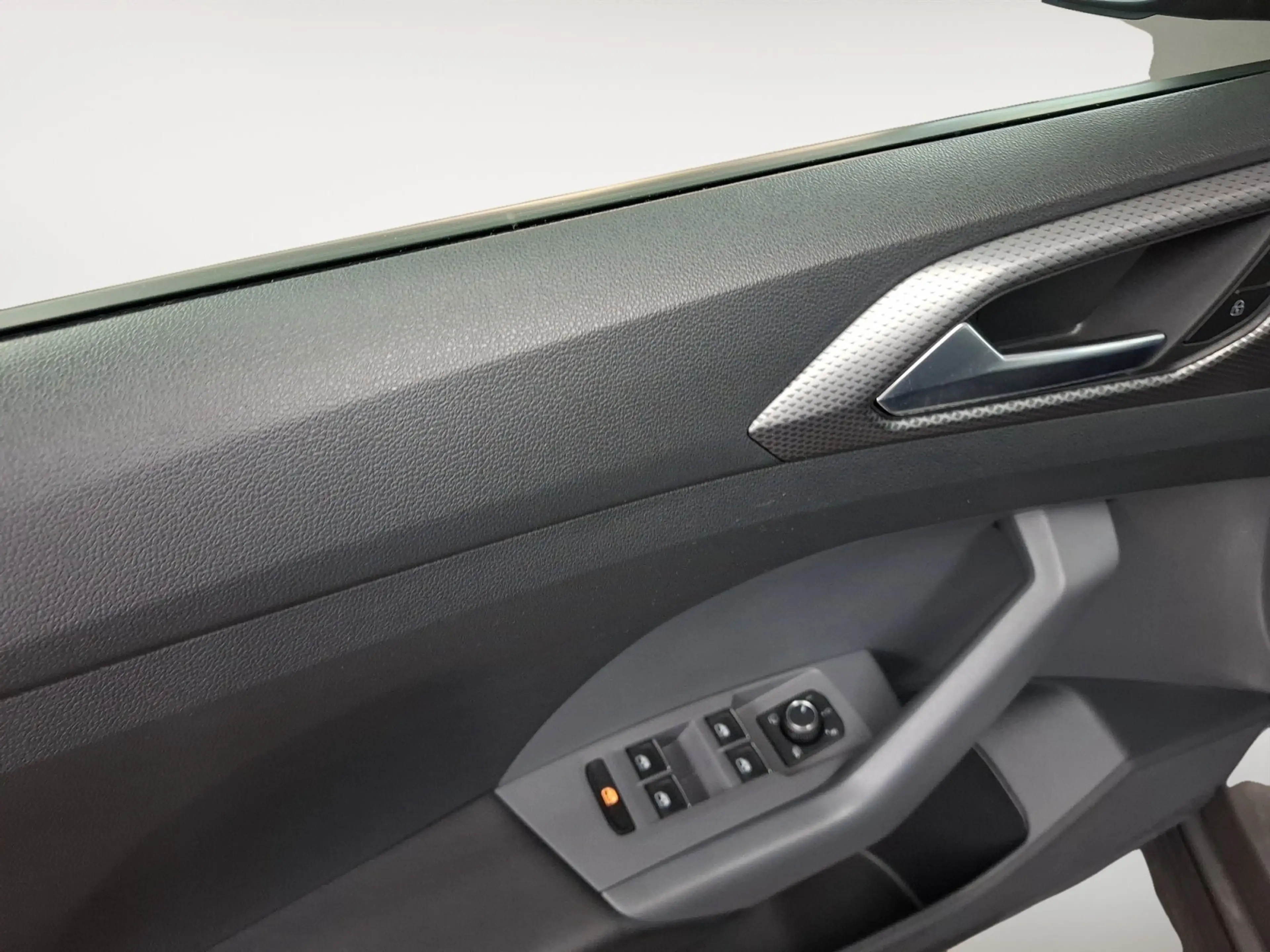 Volkswagen T-Cross Active 1.0 TSI AHK ACC CarPlay Navi — photo 12