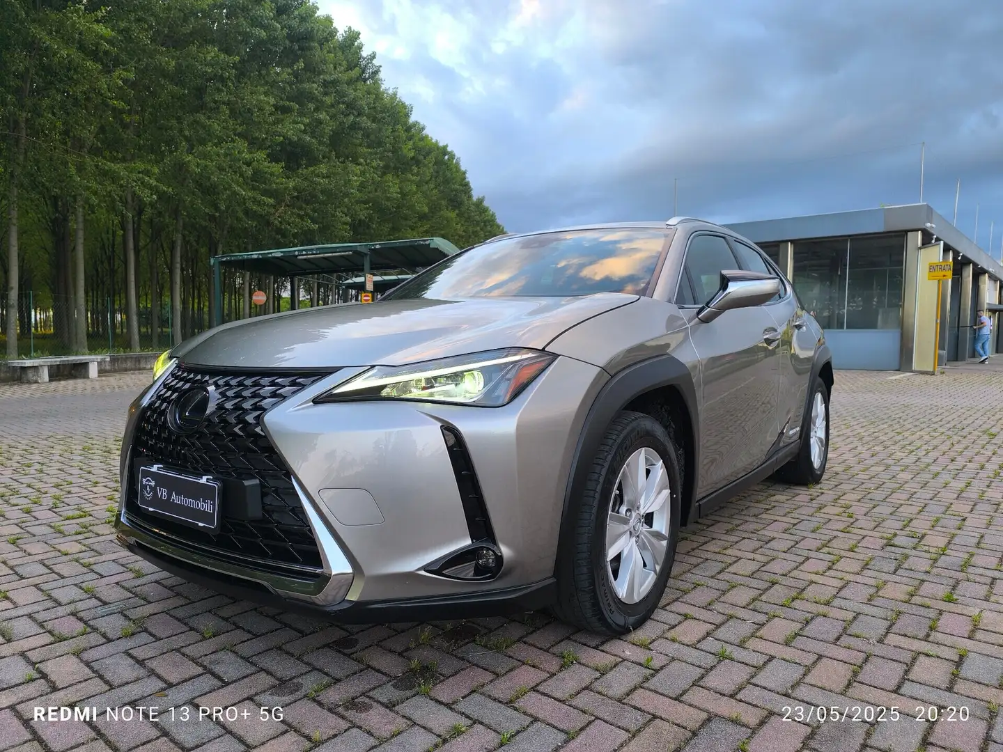 Lexus UX Hybrid Business Срібний - 1