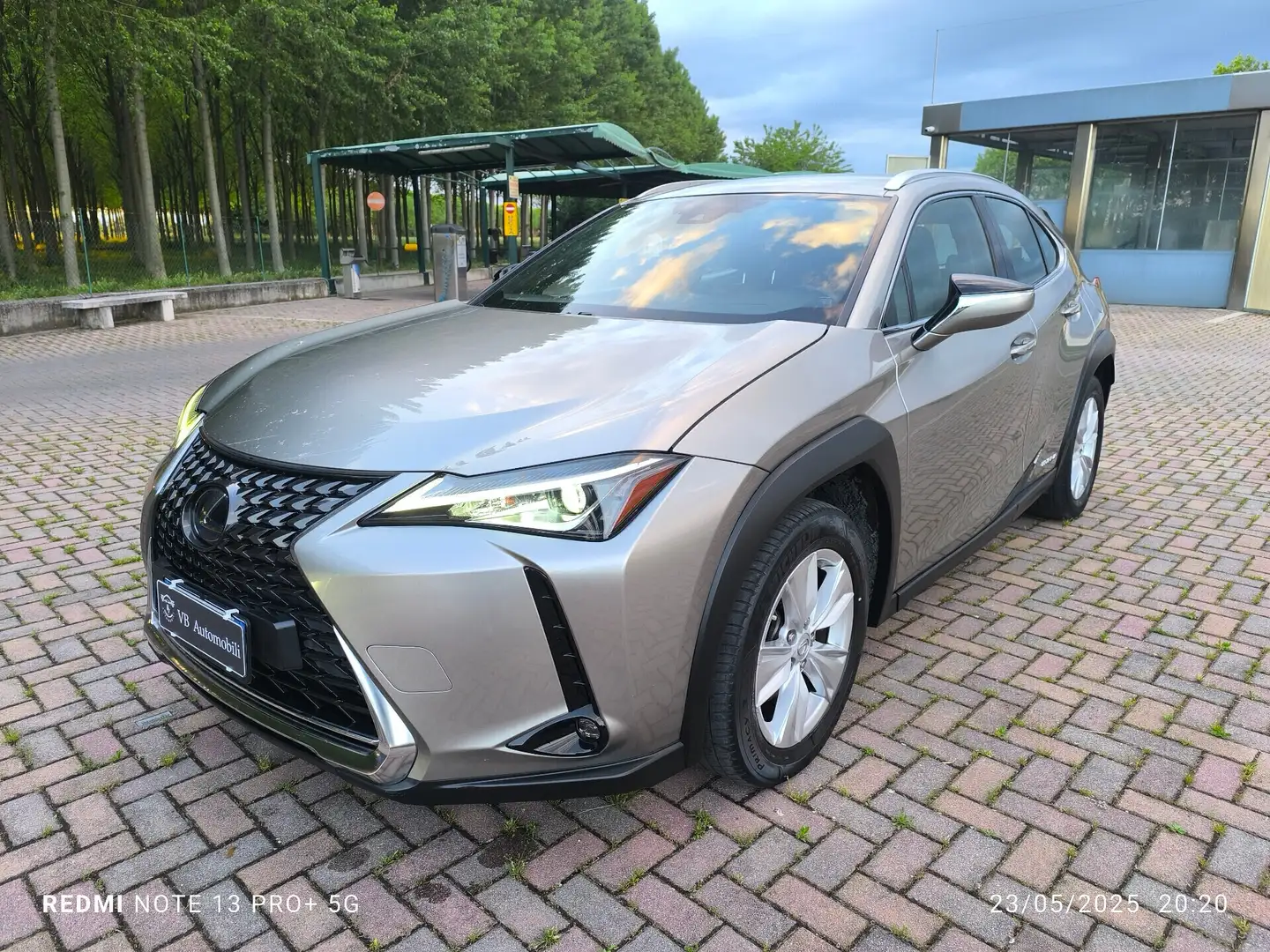 Lexus UX Hybrid Business Срібний - 2