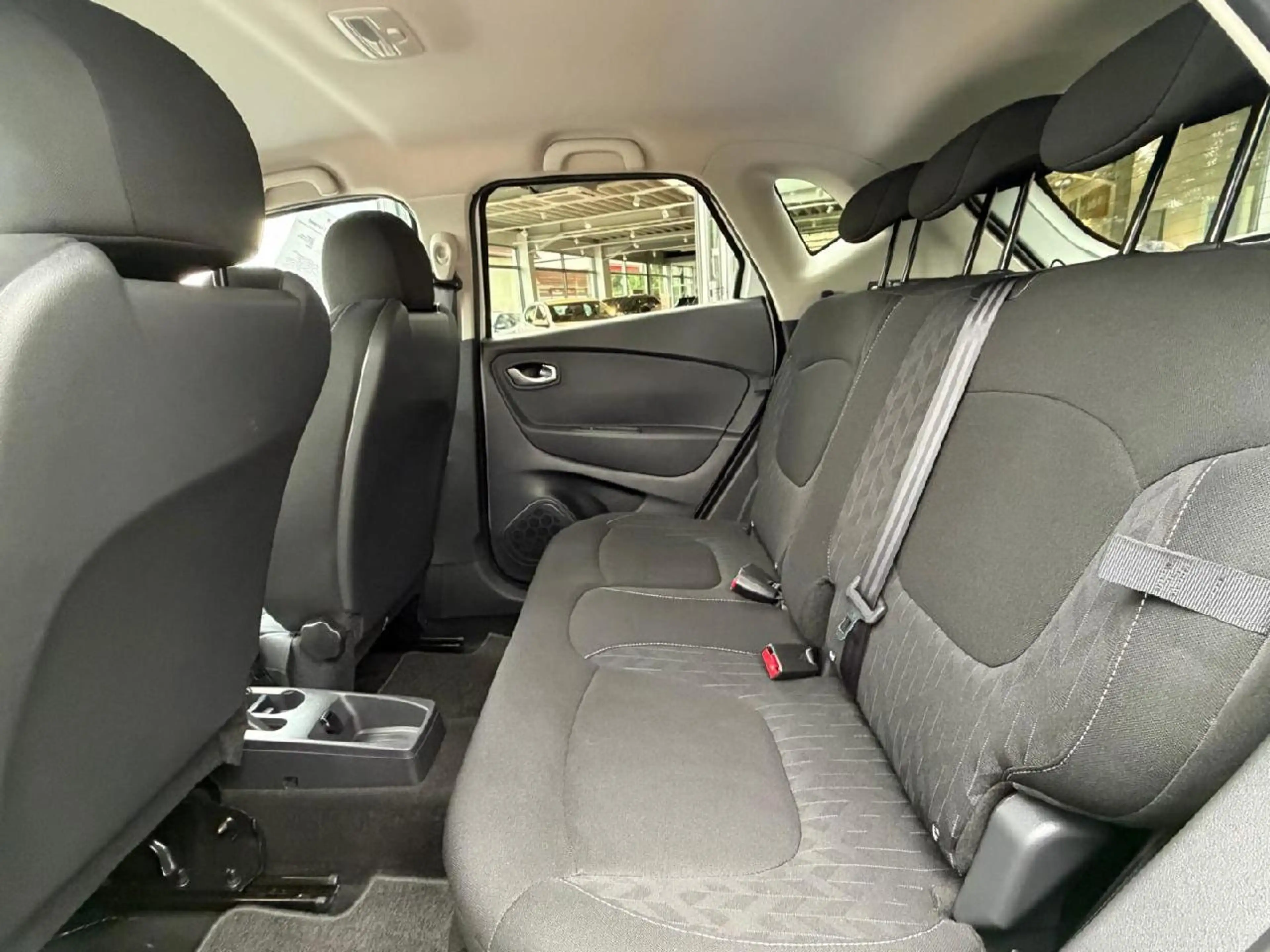 Renault Captur TCe 130 Limited — photo 12