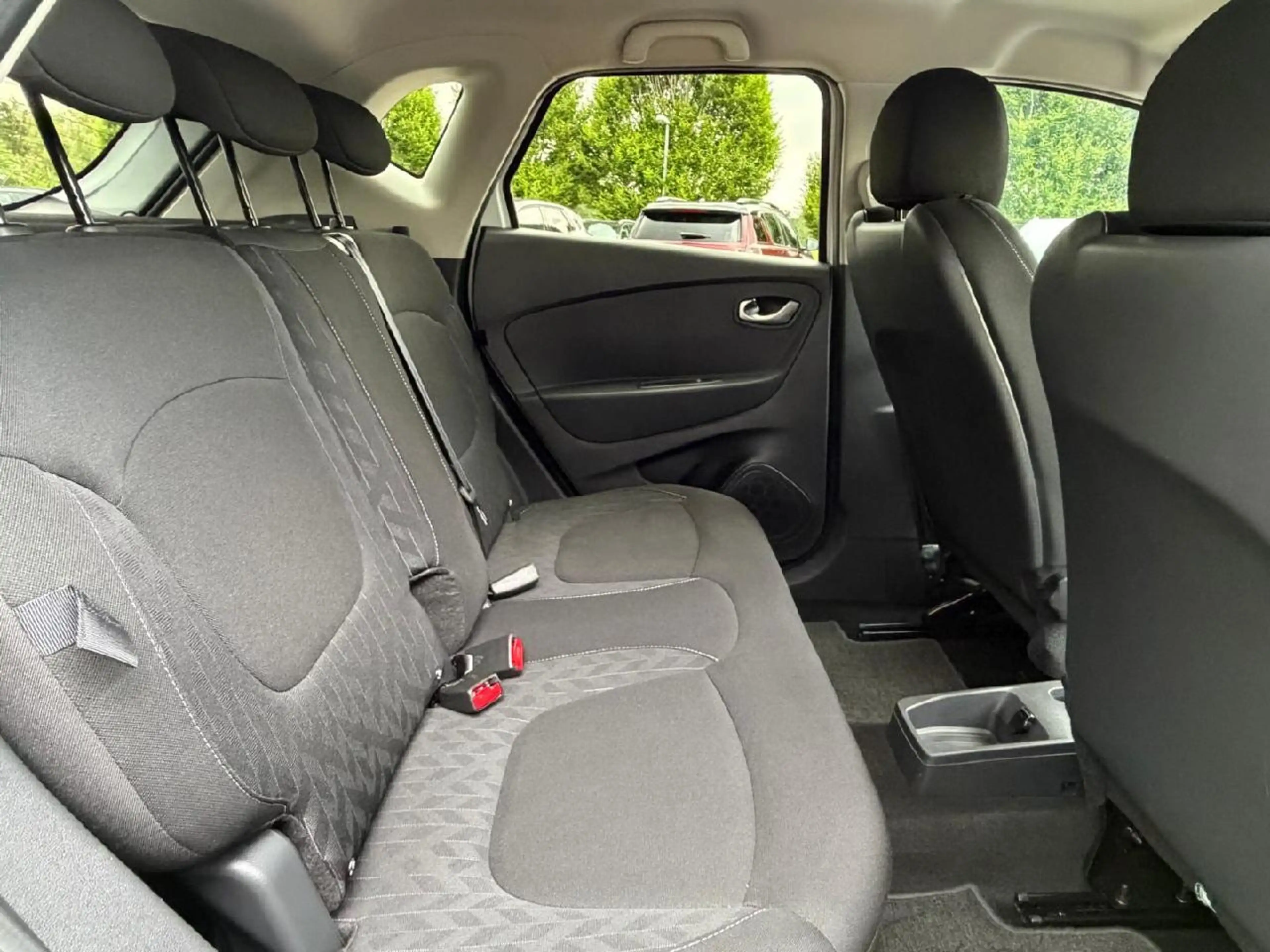 Renault Captur TCe 130 Limited — photo 11