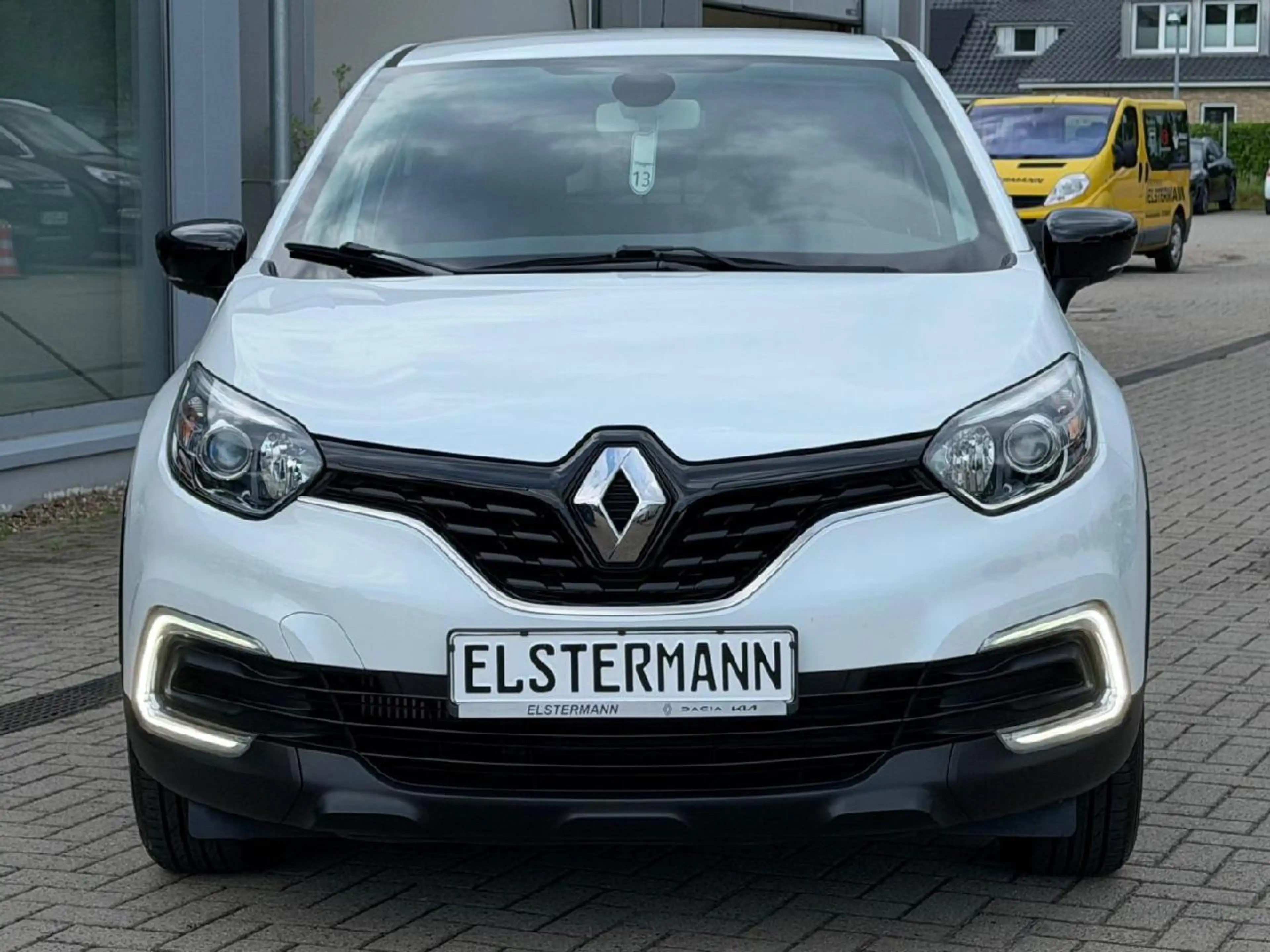 Renault Captur TCe 130 Limited — photo 2