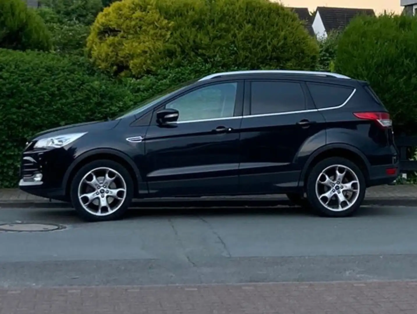 Ford Kuga Kuga 2.0 TDCi 4x4 Aut. Titanium Noir - 2