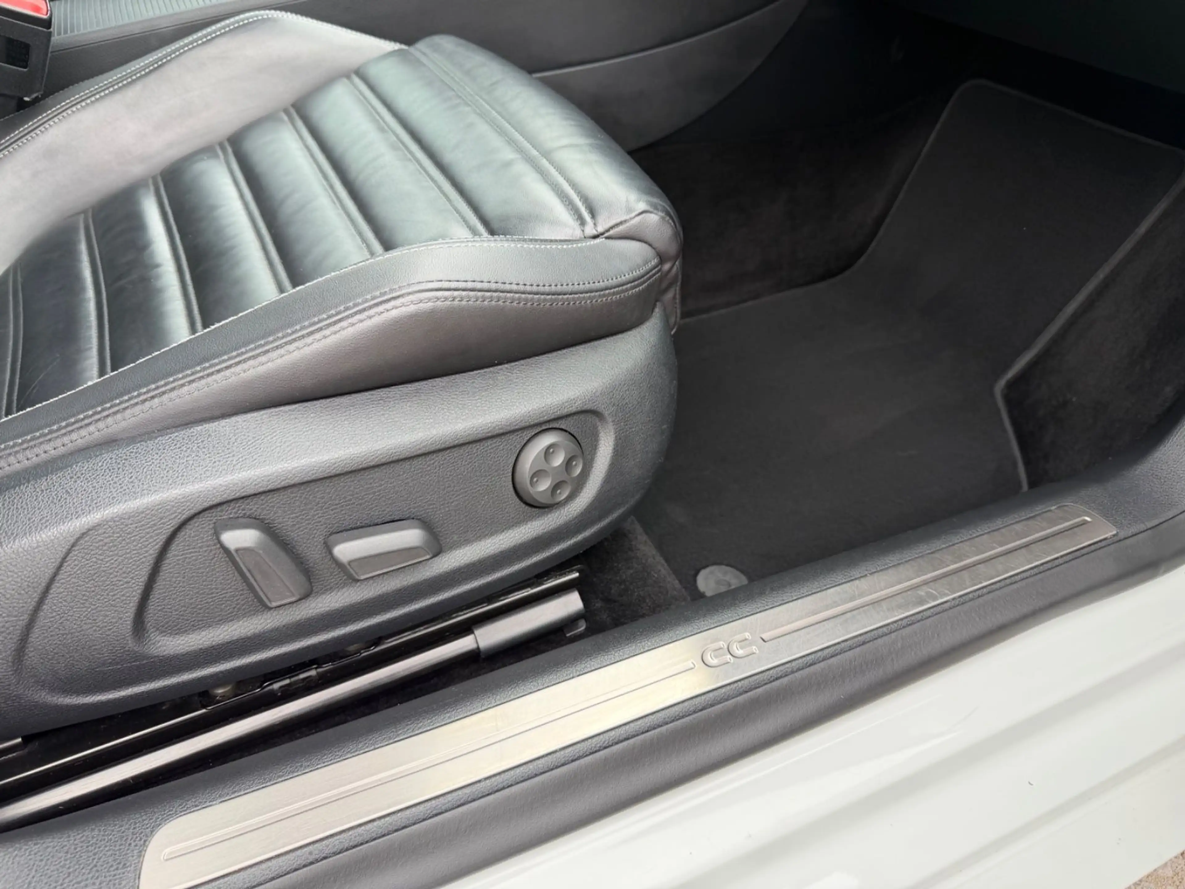 Volkswagen Passat CC 2.0 TDI DSG Navi Leder ACC Kame F1 Eu6 — photo 7
