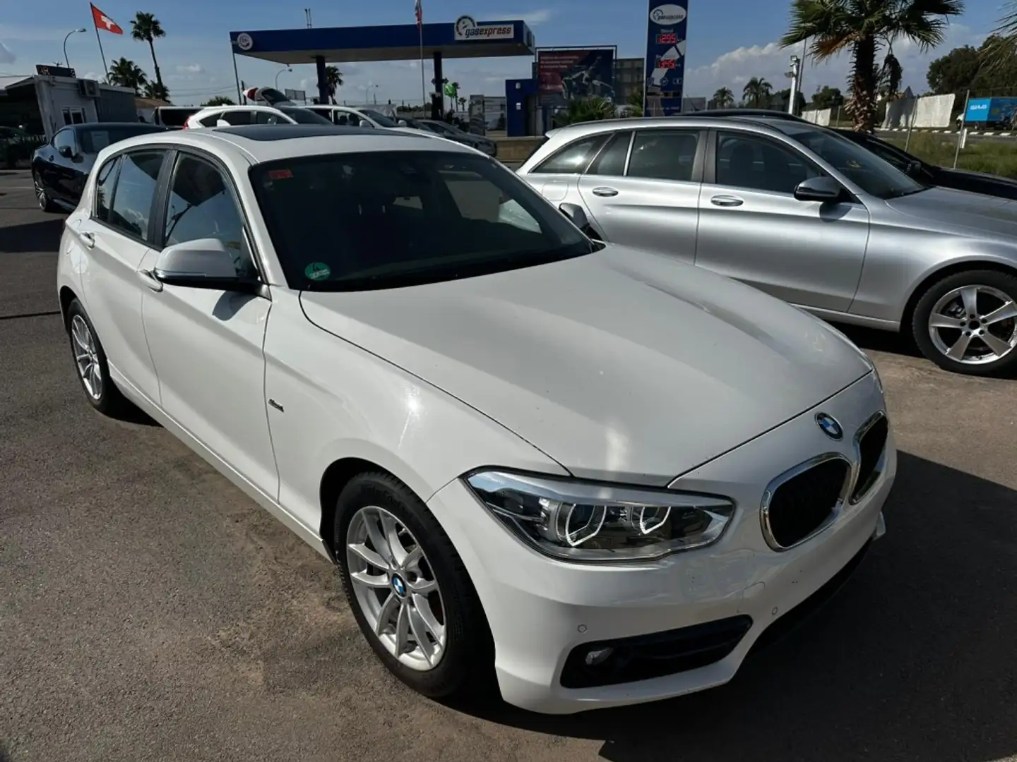 BMW 118 118iA (4.75) Blanc - 1