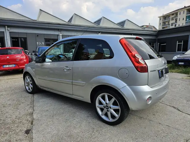 Ford Fiesta view 5
