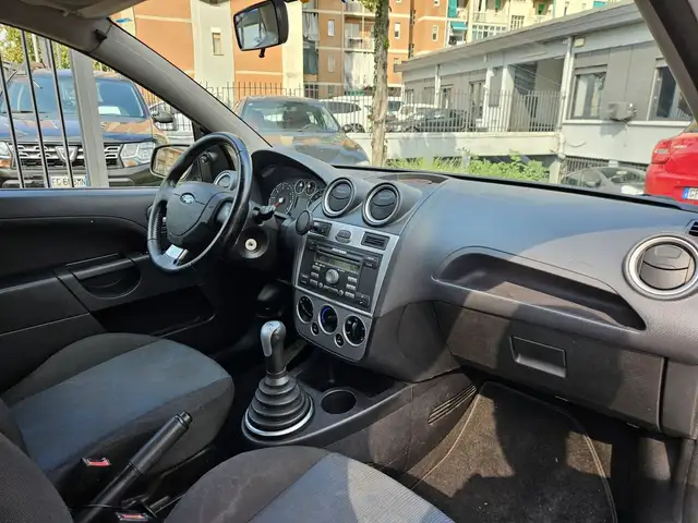 Ford Fiesta view 8