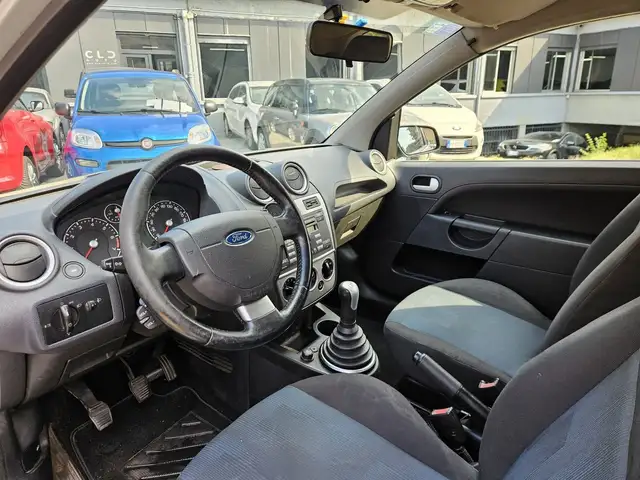 Ford Fiesta view 6