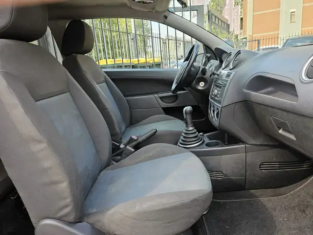 Ford Fiesta view 9