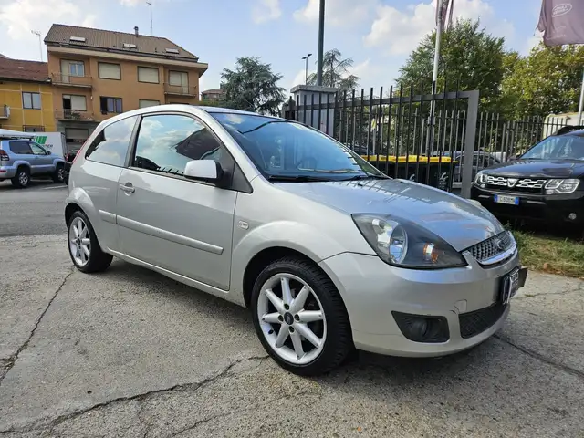 Ford Fiesta view 3