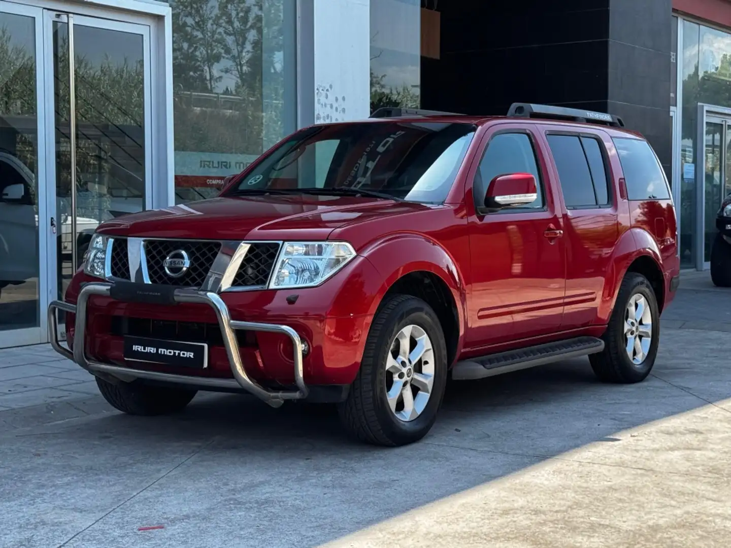 Nissan Pathfinder 2.5dCi LE Aut. DPF Burdeos - 2