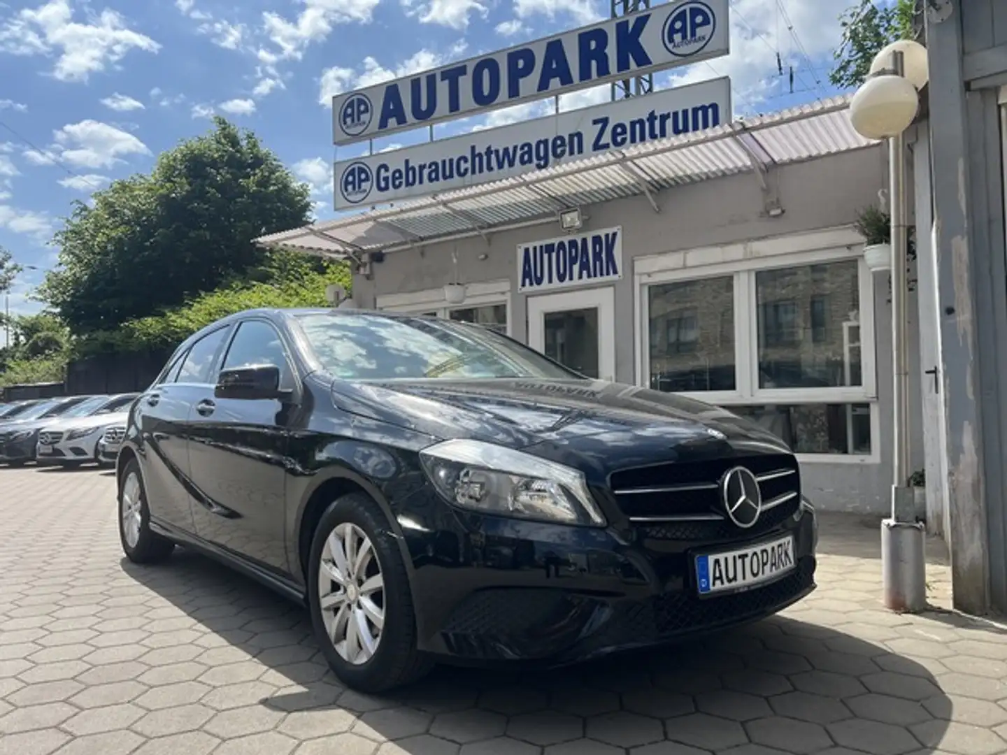 Mercedes-Benz A 180 BlueEfficiency**Vollausstattung* Zwart - 1