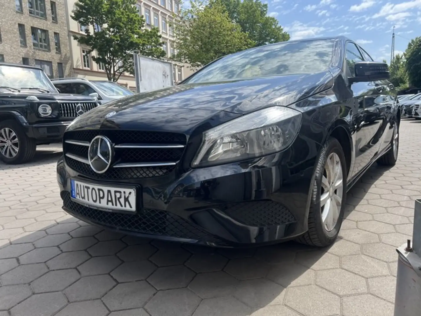 Mercedes-Benz A 180 BlueEfficiency**Vollausstattung* Noir - 2