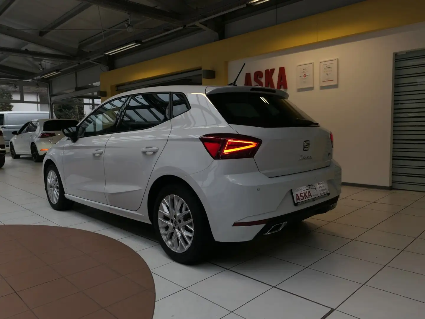 SEAT Ibiza FR-Line*Navi*LM*dig.Cockpit*Rückfahrkamera Weiß - 2