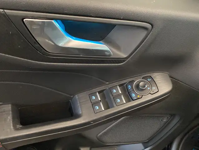 Ford Kuga view 3