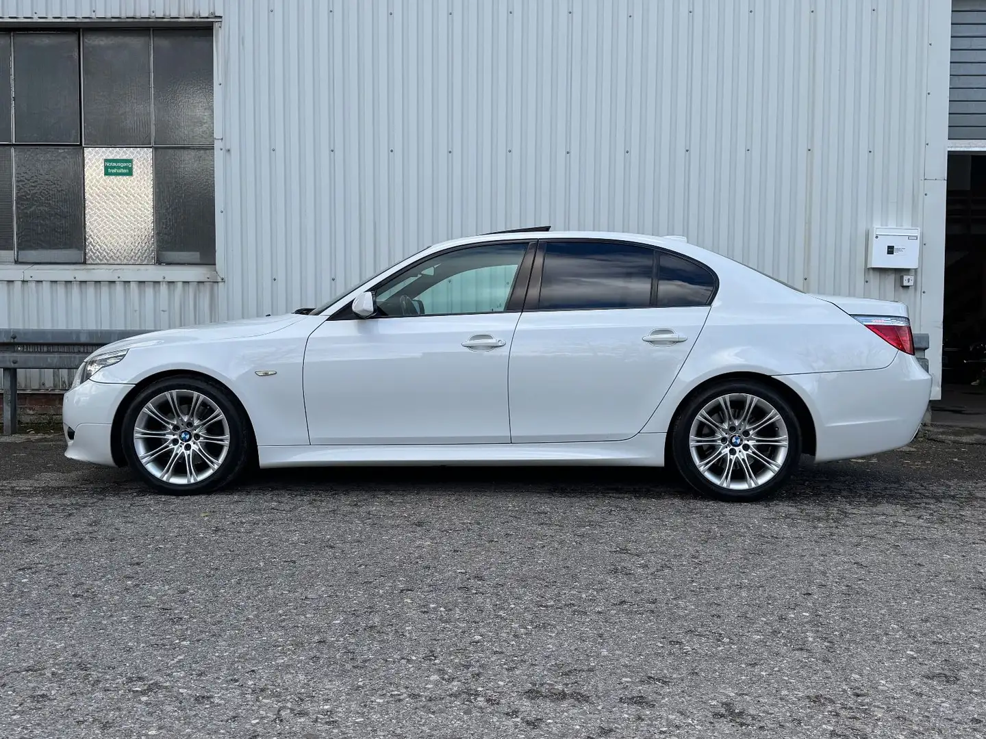 BMW 525 d Edition Sport M Paket Leder Navi Weiß - 2