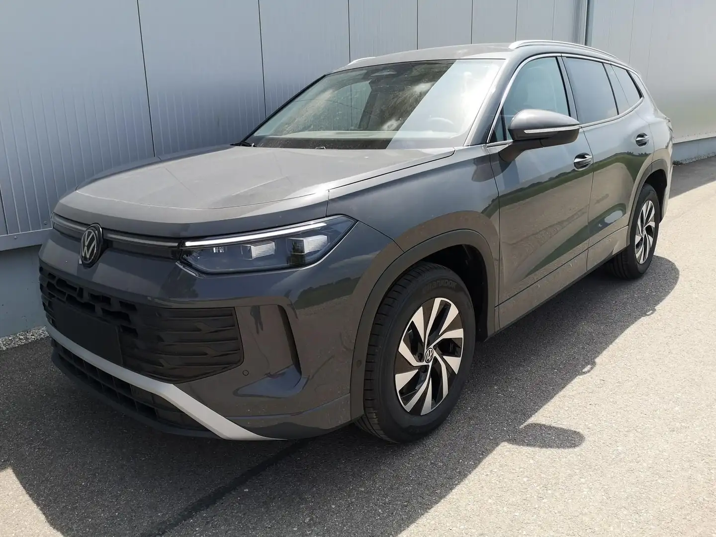 Volkswagen Tayron 1.5 eTSI 110 kW Life LED Plus 7 Sitzer... Grigio - 1
