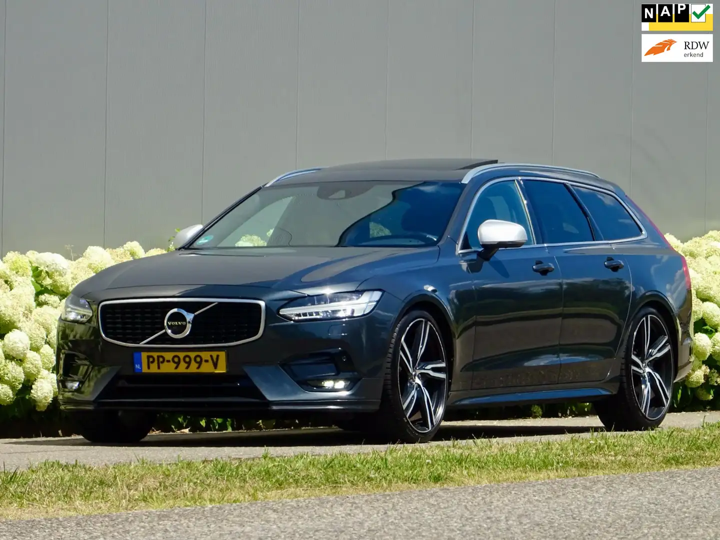 Volvo V90 2.0 D4 190pk R-Design NL Polestar+ // Alle Opties! Grijs - 1