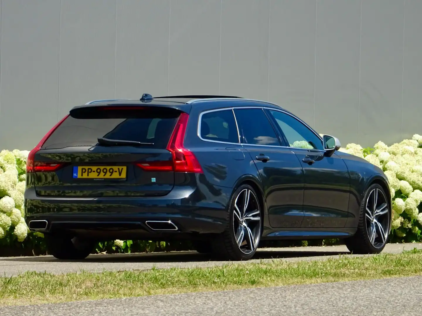 Volvo V90 2.0 D4 190pk R-Design NL Polestar+ // Alle Opties! Grijs - 2