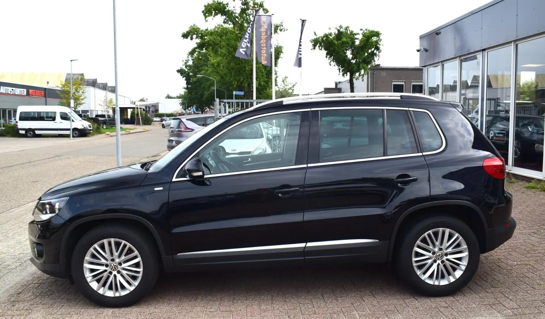 Volkswagen Tiguan 1.4 TSI Sport&Style BlueMotion Tech|VOOR EN ACHTER Schwarz - 2