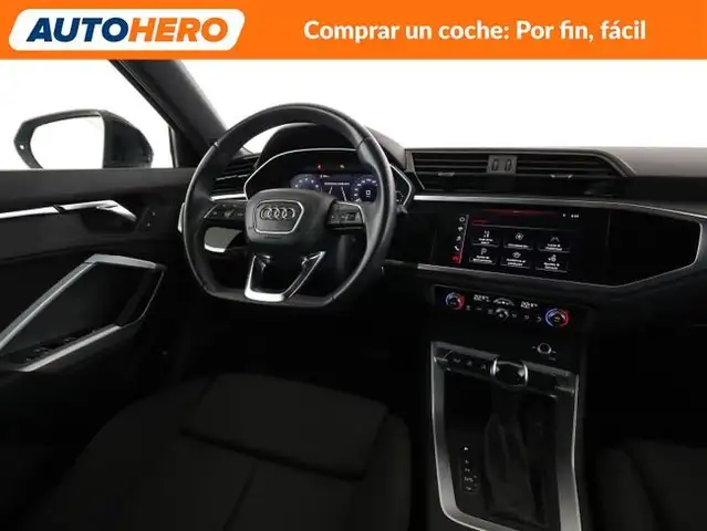 Audi Q3 view 14