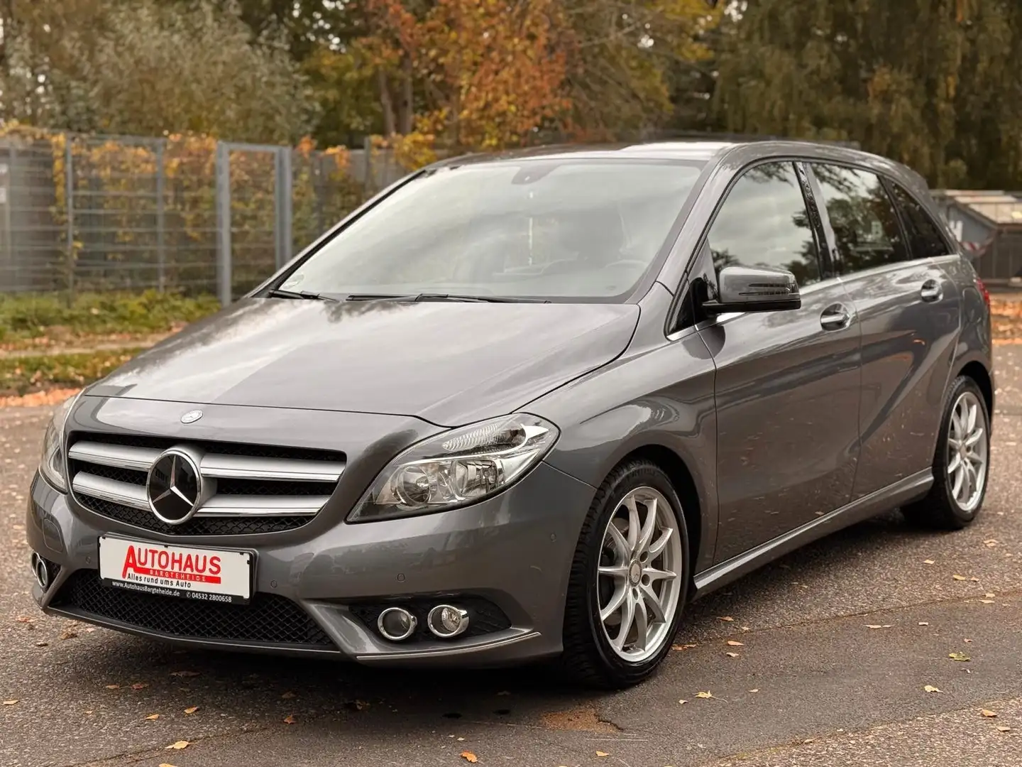 Mercedes-Benz B 200 B -Klasse B 200*SHZ*AHK*KLIMA*TEMPOM*HUNEU* Grau - 1
