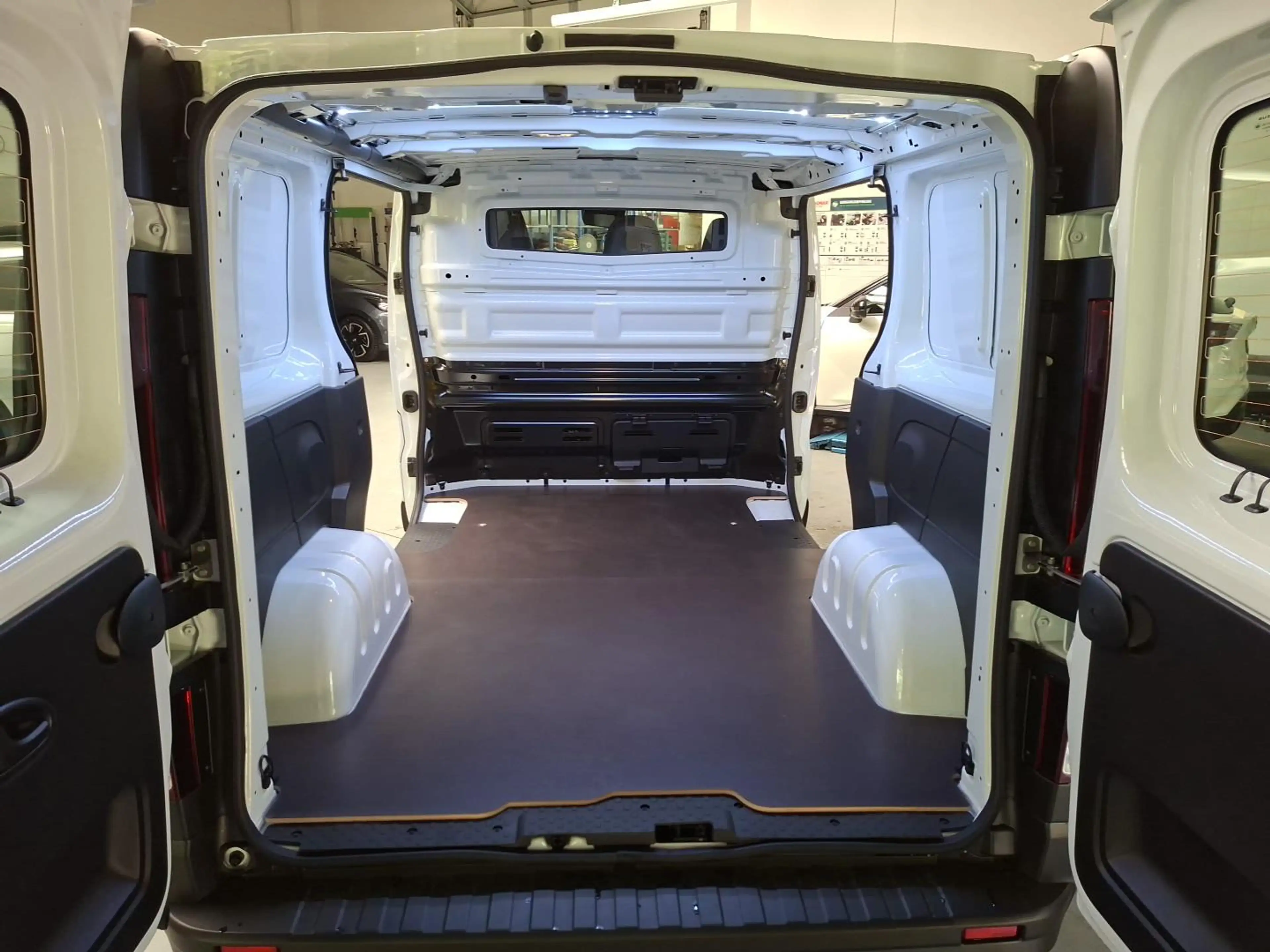 Nissan Primastar Kasten L1H1 2,8t dci130 MT N-Connecta 2ST LRB HV — photo 15