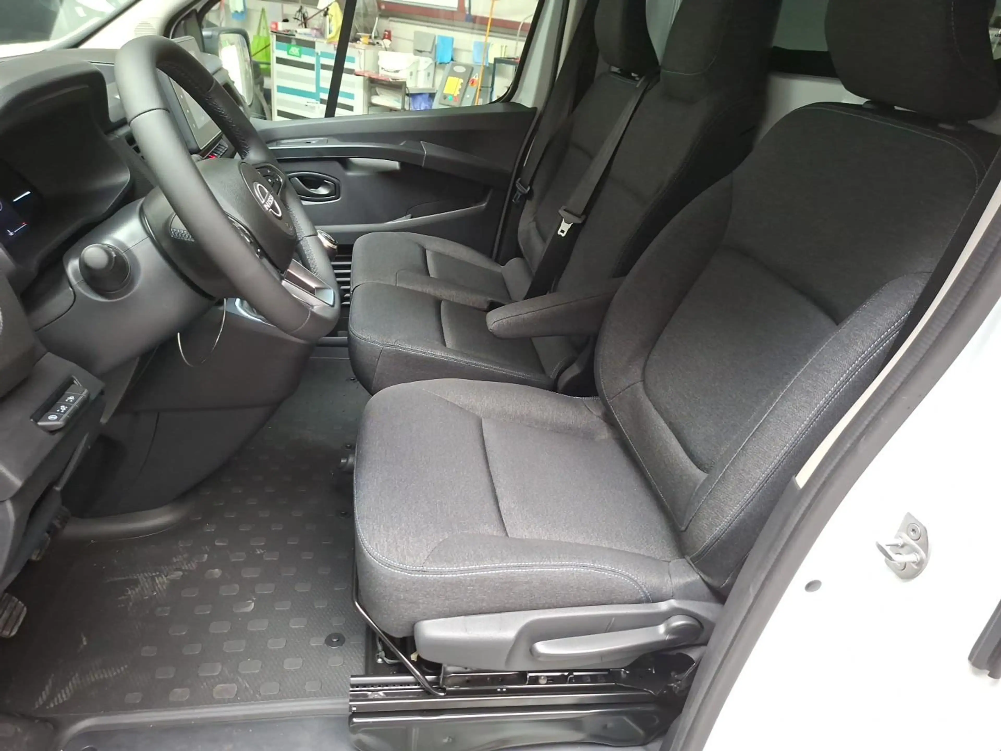 Nissan Primastar Kasten L1H1 2,8t dci130 MT N-Connecta 2ST LRB HV — photo 8