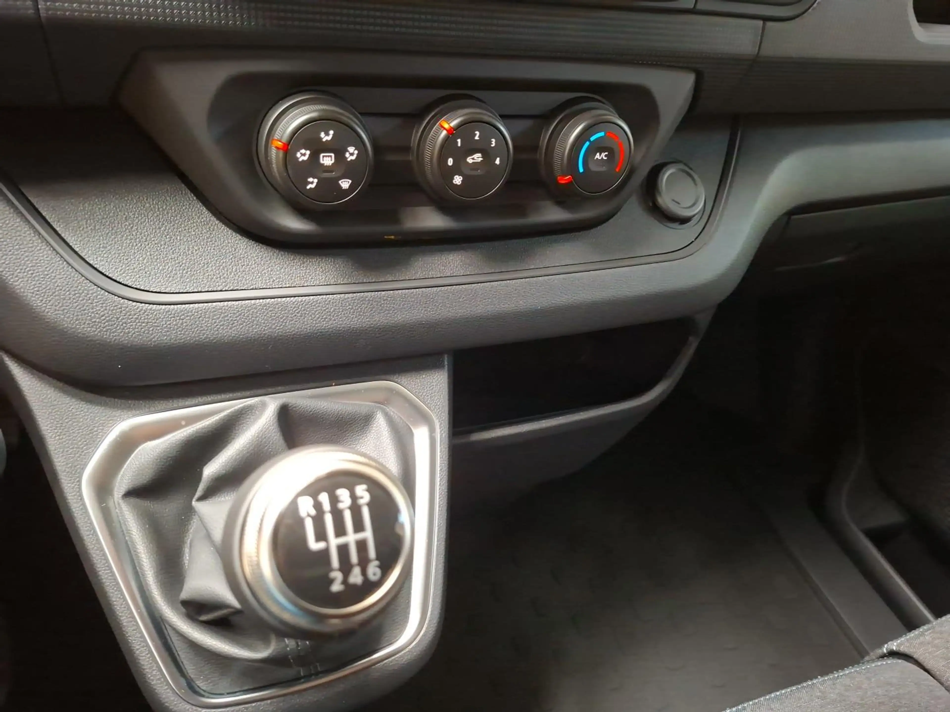 Nissan Primastar Kasten L1H1 2,8t dci130 MT N-Connecta 2ST LRB HV — photo 13