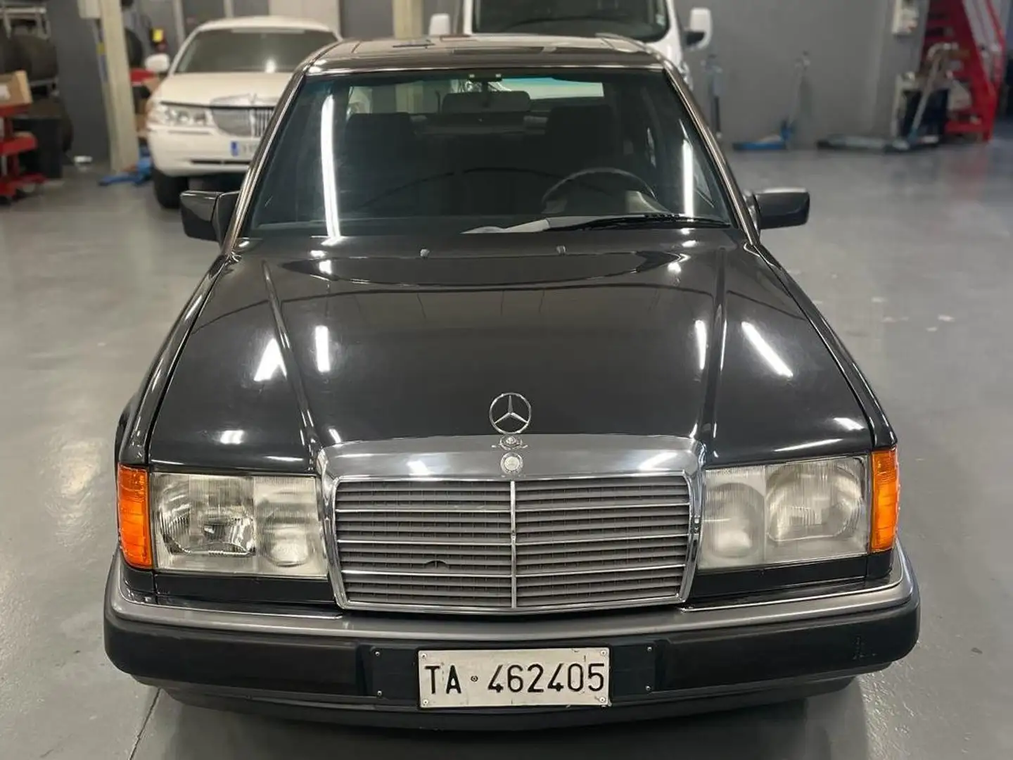 Mercedes-Benz E 200 (124) Fekete - 1