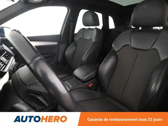 Audi Q5 view 10