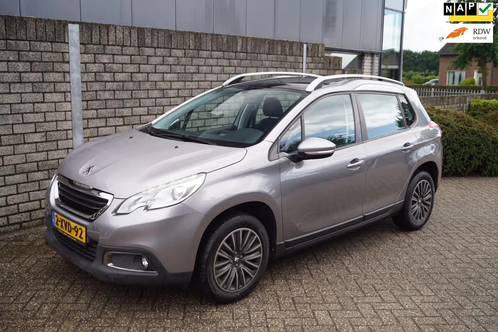 Peugeot 2008 1.2 PureTech Active Autom Panodak Sportst Navi Air Сірий - 1